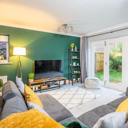 Spacious And Modern Townhouse I Pass The Keys York Exterior foto