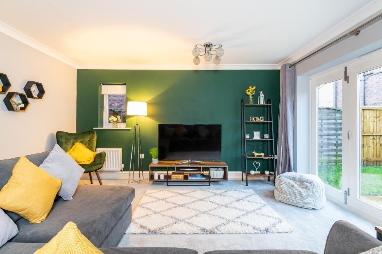 Spacious And Modern Townhouse I Pass The Keys York Exterior foto