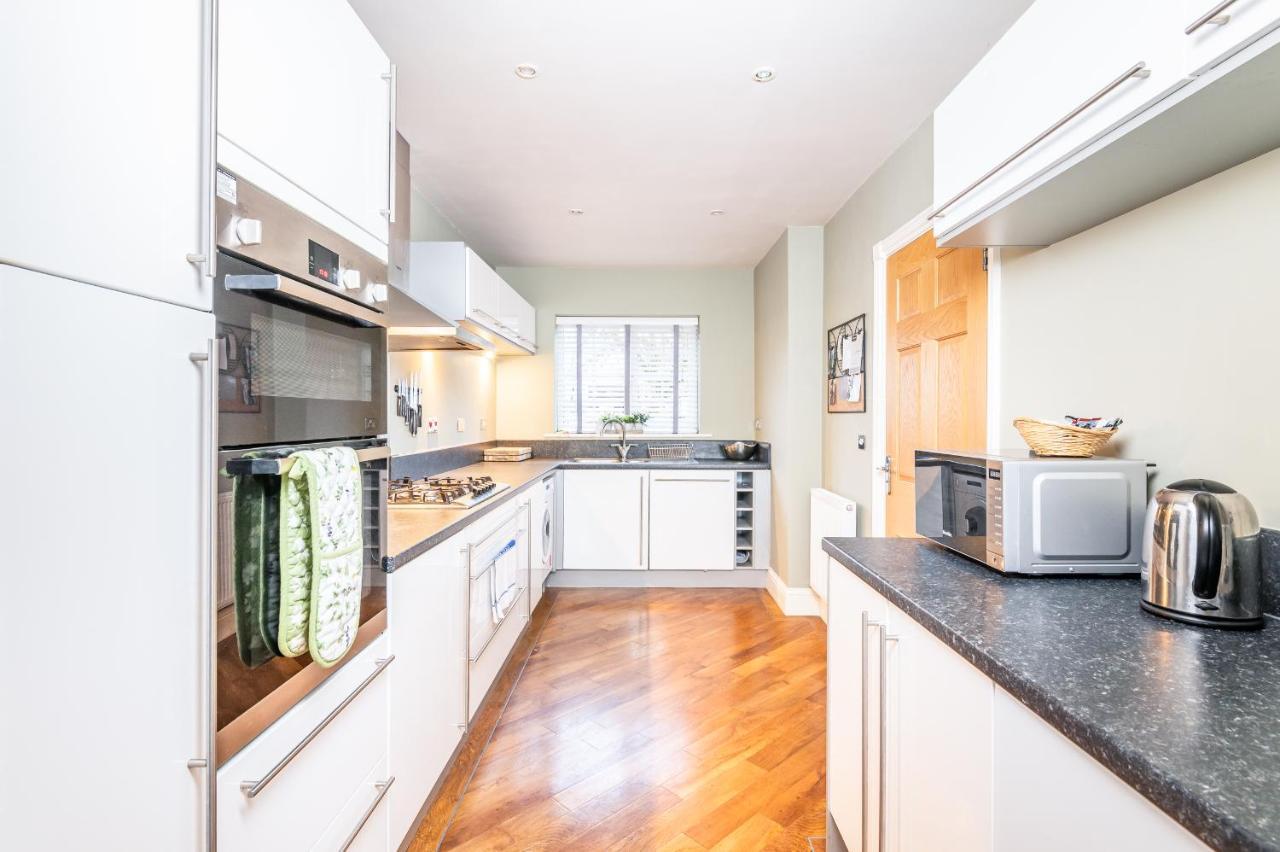 Spacious And Modern Townhouse I Pass The Keys York Exterior foto