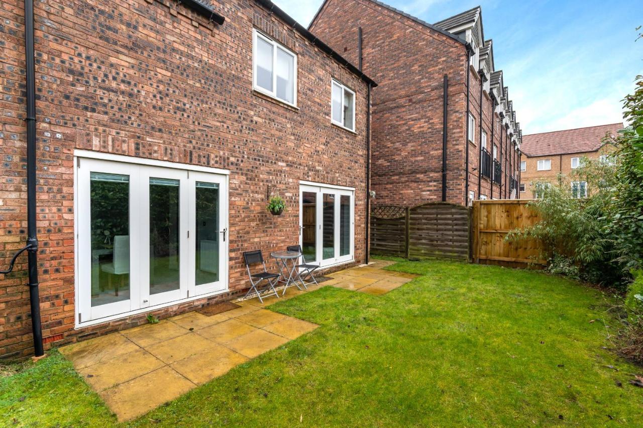 Spacious And Modern Townhouse I Pass The Keys York Exterior foto