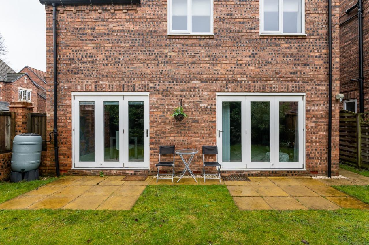 Spacious And Modern Townhouse I Pass The Keys York Exterior foto