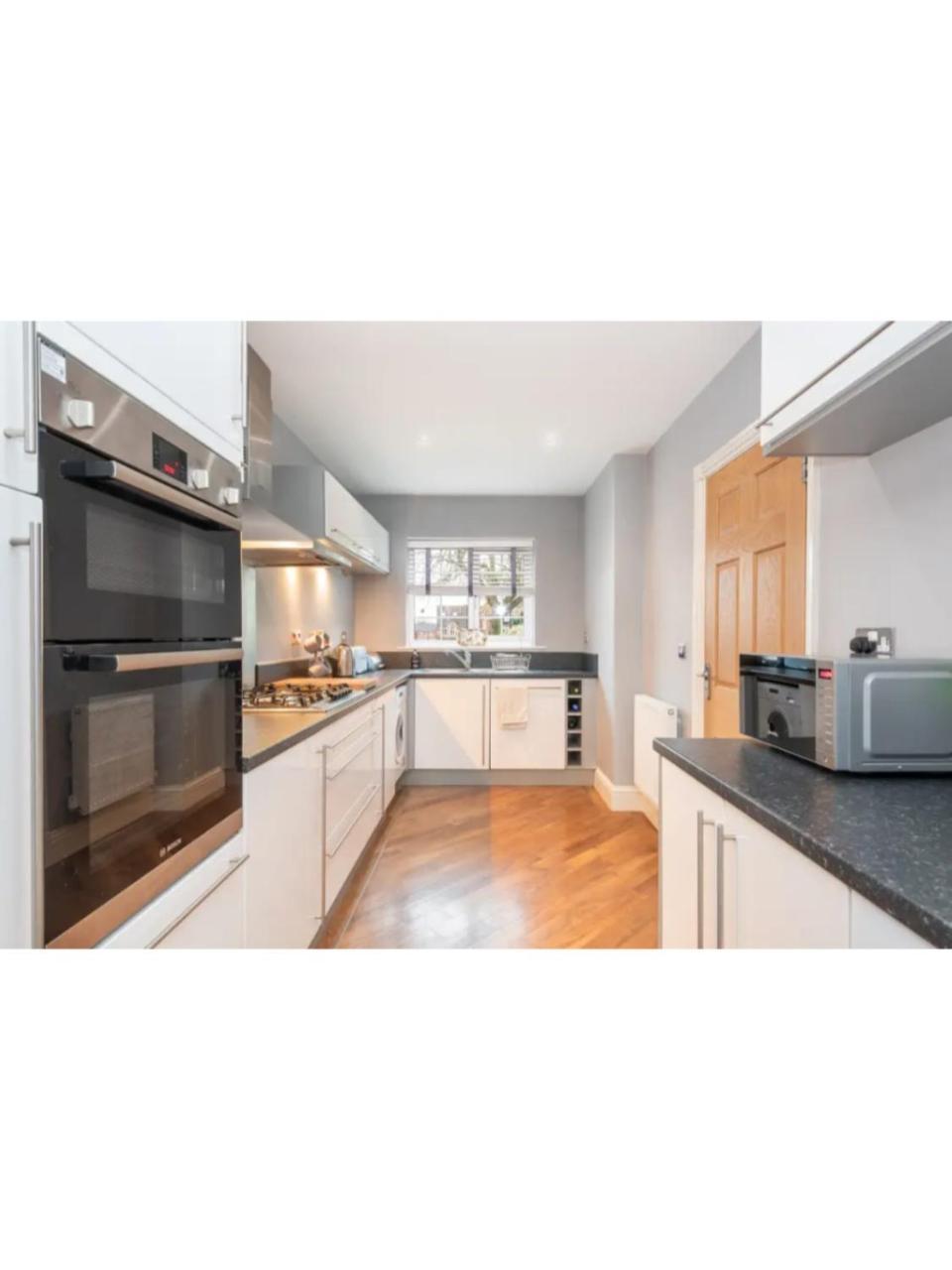 Spacious And Modern Townhouse I Pass The Keys York Exterior foto