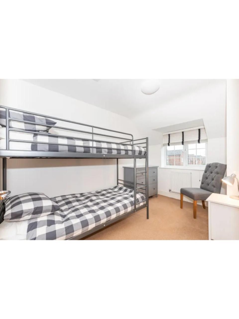 Spacious And Modern Townhouse I Pass The Keys York Exterior foto