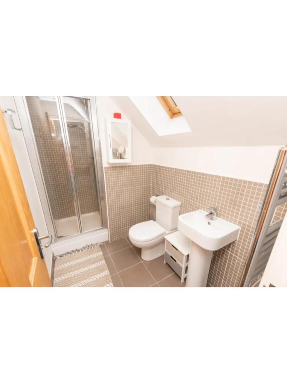 Spacious And Modern Townhouse I Pass The Keys York Exterior foto